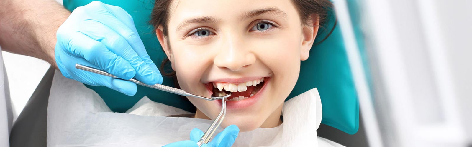 Centro Dental Roberto Cristóbal niña en odontología
