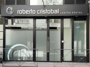 Centro Dental Roberto Cristóbal fachada